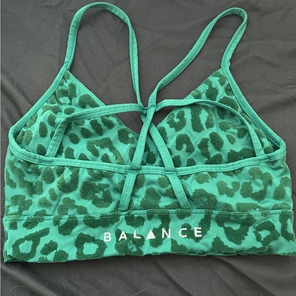 Green Leopard Print Sports Bra and Shorts Set - Picture 4 of 5